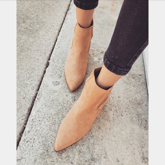 🚨END OF SUMMER SALE// Vegan Suede Bootie - Picture 7 of 8